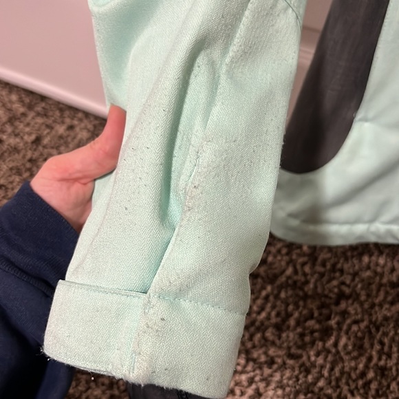 XS Mint green DC ski jacket. 10,000 MM Waterproof. Many pockets. Gently used. - Picture 7 of 17